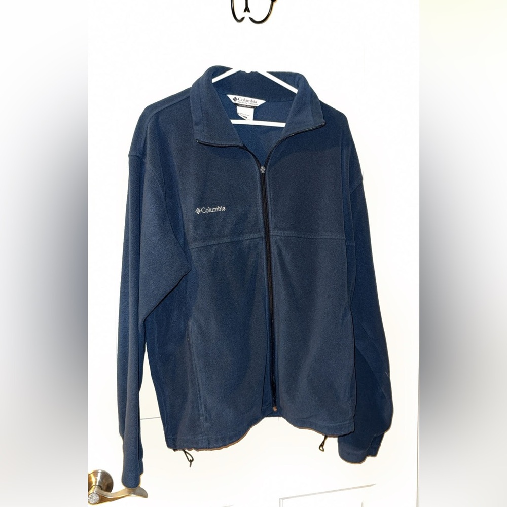 Columbia Fleece Jacket
Men’s XL, broken zipper.